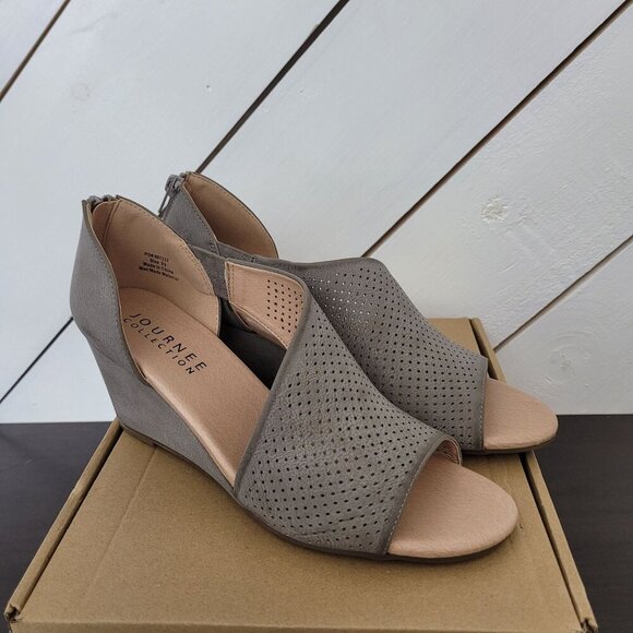 NEW Journee Collection Aretha Grey Distressed Womens 9.5 Peep Toe Wedge Sandals - Picture 1 of 10